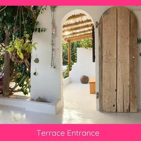 Full Relaxation - Private - Sea View - Stunning Garden - 2 Terraces - 2 Bedrooms - Wifi - Parking - Washing Machine Ferienhaus