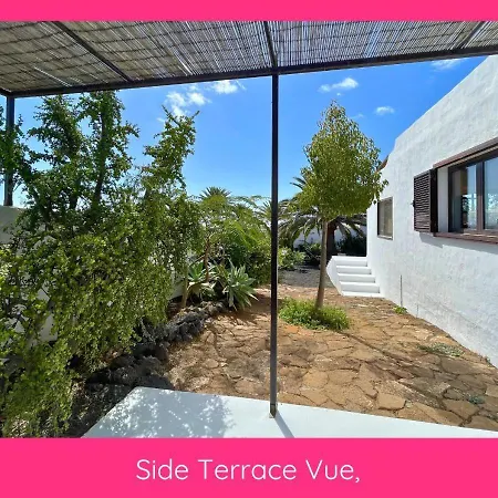 Full Relaxation - Private - Sea View - Stunning Garden - 2 Terraces - 2 Bedrooms - Wifi - Parking - Washing Machine Ferienhaus *