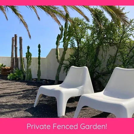 Full Relaxation - Private - Sea View - Stunning Garden - 2 Terraces - 2 Bedrooms - Wifi - Parking - Washing Machine